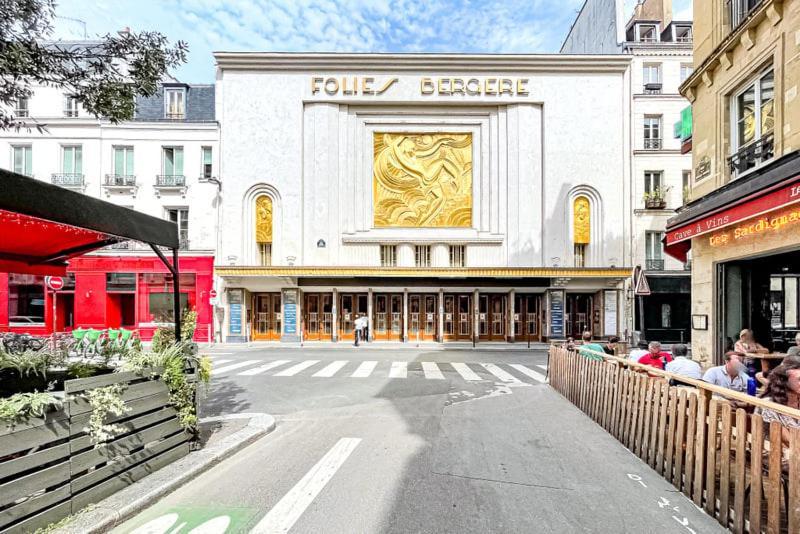 A Pied : Folies Bergere Et Grands Boulevards * Parigi